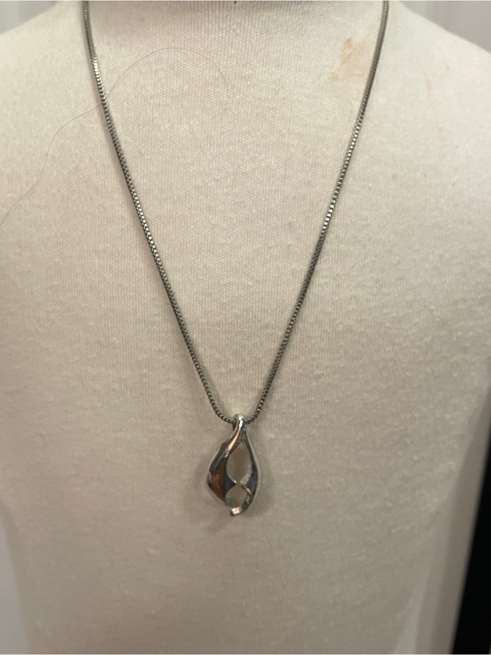 Source Unknown Silver Teardrop Pendant Necklace